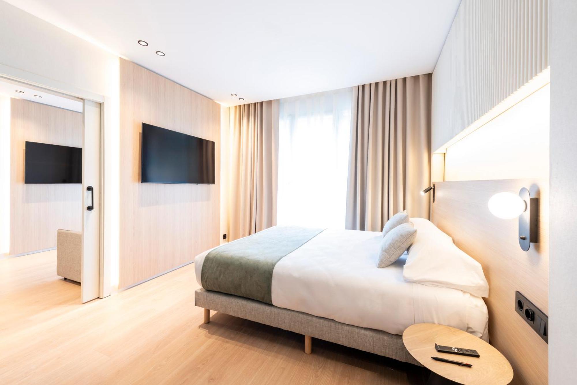 Atenea Calabria Aparthotel Barcelona