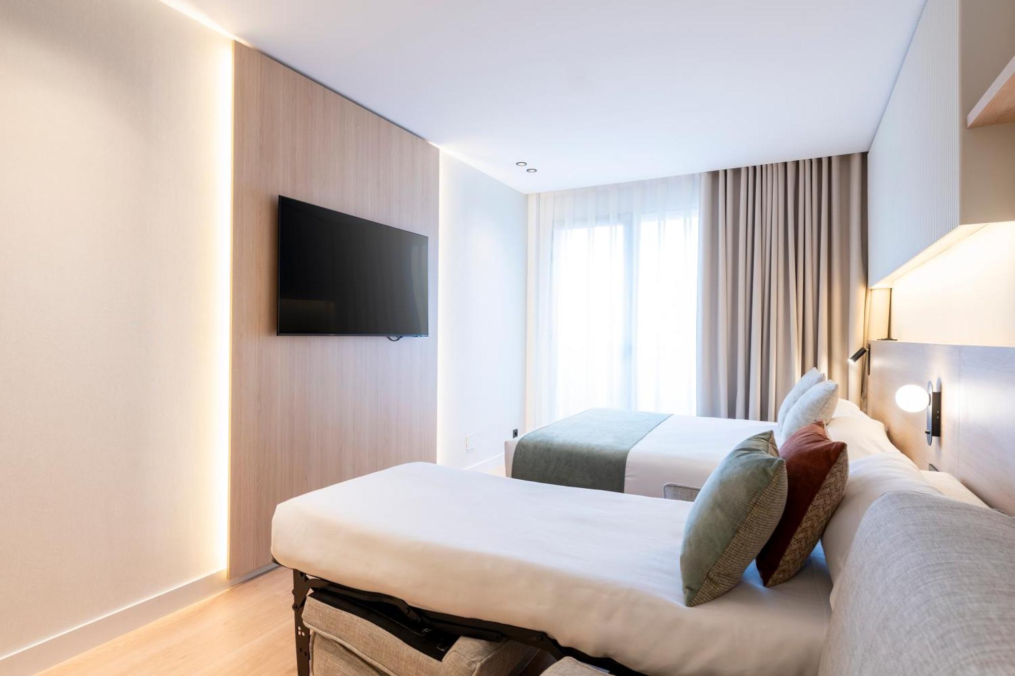 Atenea Calabria Aparthotel Barcelona