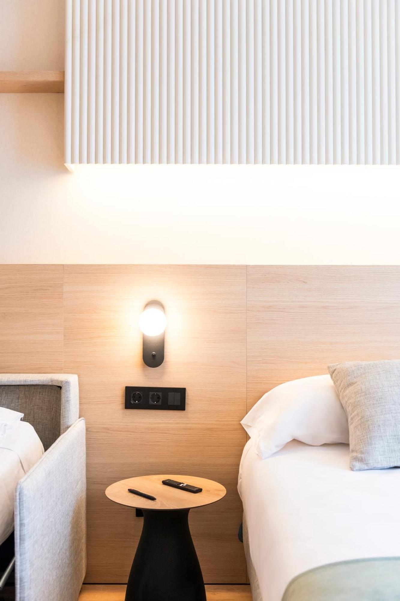 Atenea Calabria Aparthotel Barcelona